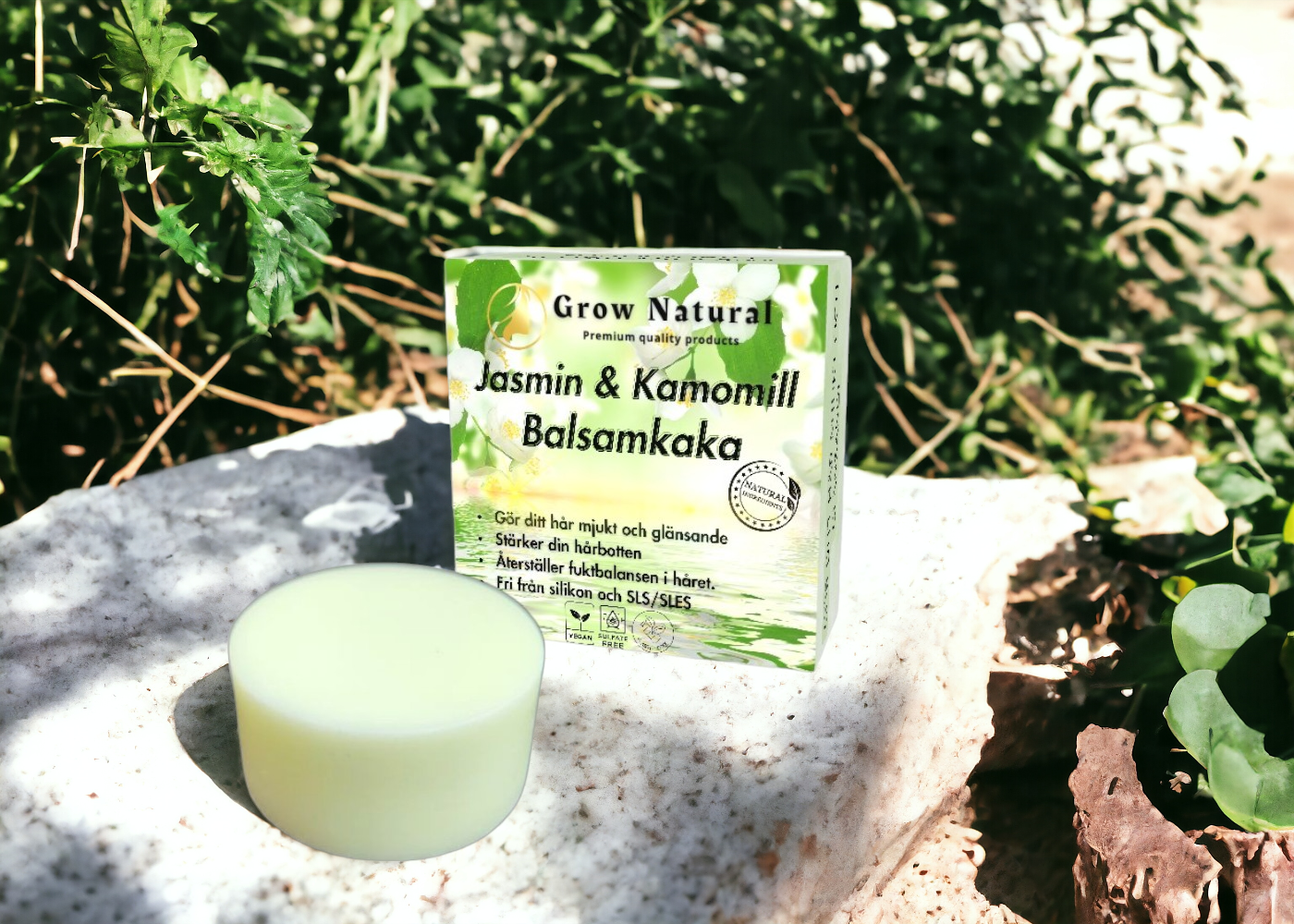 Grow Natural™ – Jasmin & Kamomill Balsam – balsamkaka placerad bland blad
